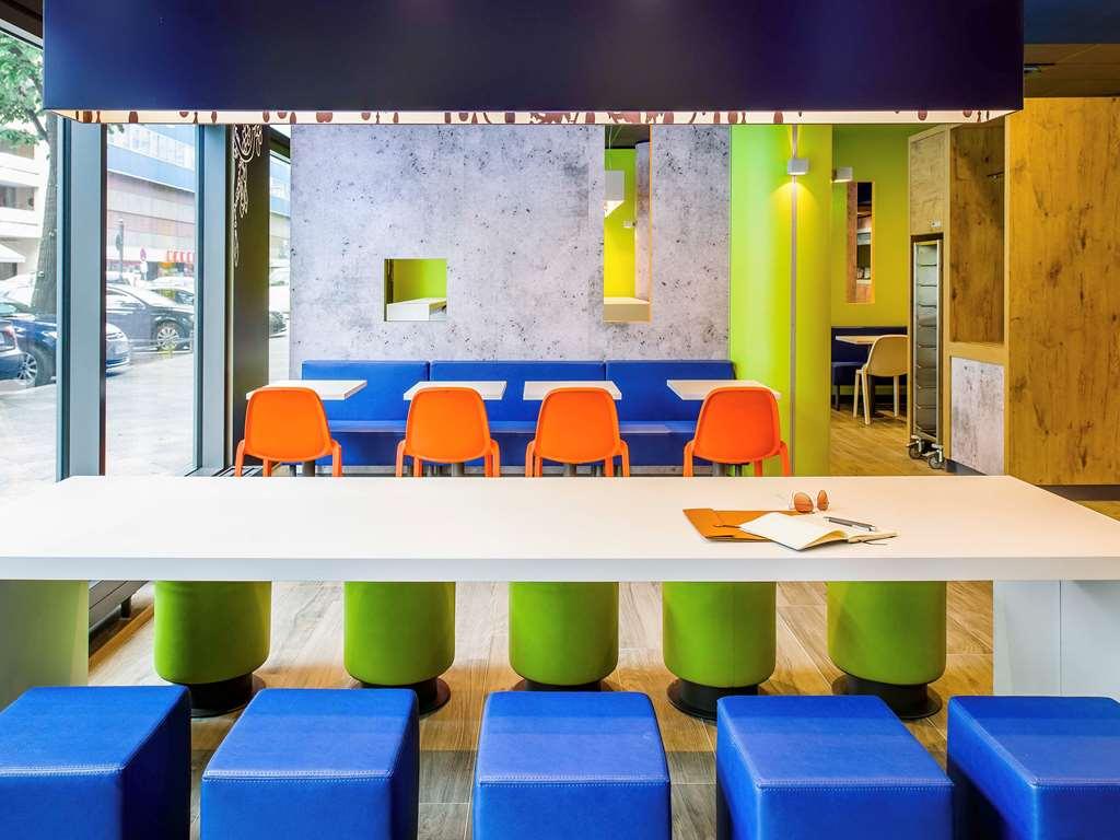 Ibis Budget Lyon Est Beynost Étterem fotó